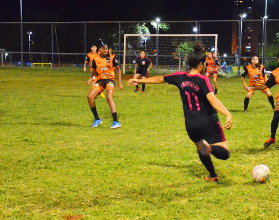 Em jogo equilibrado e tenso, Encrenca vence Águia Negra e segue 100%