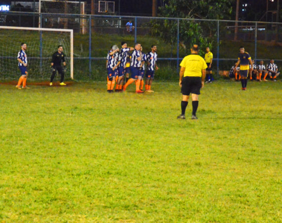 Com dois gols do "97" Teimosos vencem Decadência por 4 a 1